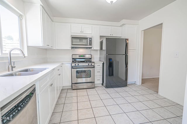 30315 Honeysuckle Hill Drive, Santa Clarita, CA 91387 — photo 14 of 50