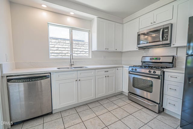 30315 Honeysuckle Hill Drive, Santa Clarita, CA 91387 — photo 15 of 50