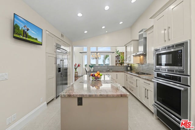 12544 The Vista, Los Angeles, CA 90049 — photo 17 of 53