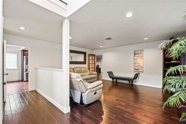 5048 W 121st Street, Hawthorne, CA 90250 — photo 4 of 27