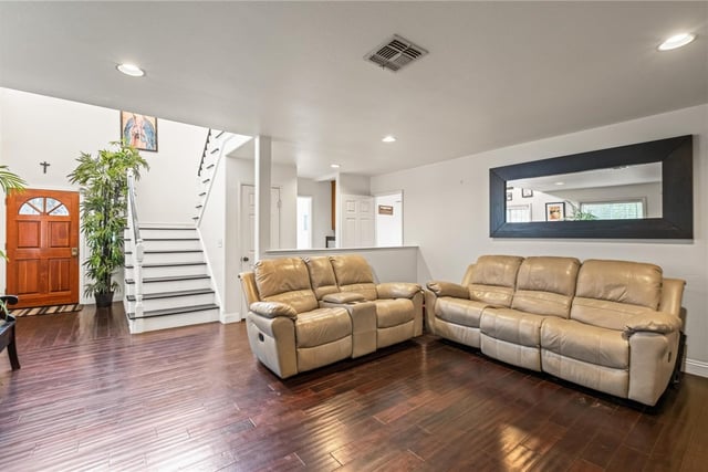 5048 W 121st Street, Hawthorne, CA 90250 — photo 5 of 27
