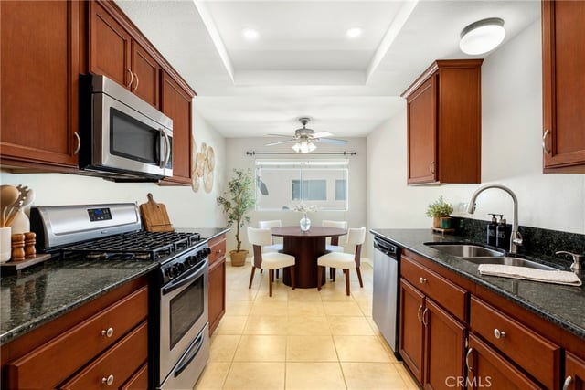 6021 Lindley Avenue 12, Tarzana, CA 91356 — photo 3 of 35