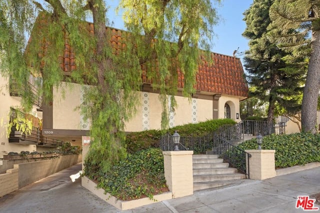 1209 Larrabee Street 4, West Hollywood, CA 90069 — photo 2 of 18