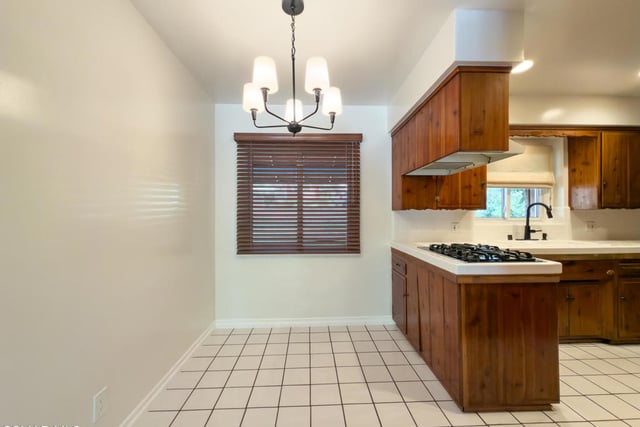 3932 Mayfield Avenue, Glendale, CA 91214 — photo 12 of 39