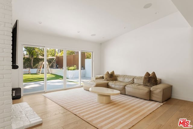 23122 Bigler Street, Woodland Hills, CA 91364 — photo 12 of 34
