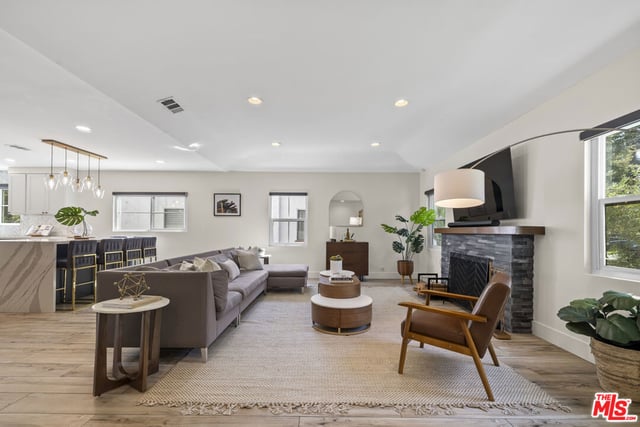 11023 Kling Street, Toluca Lake, CA 91602 — photo 3 of 27