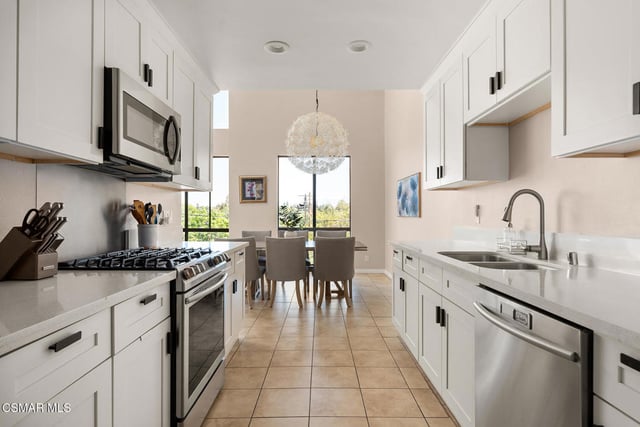 13331 Moorpark Street 328, Sherman Oaks, CA 91423 — photo 17 of 36