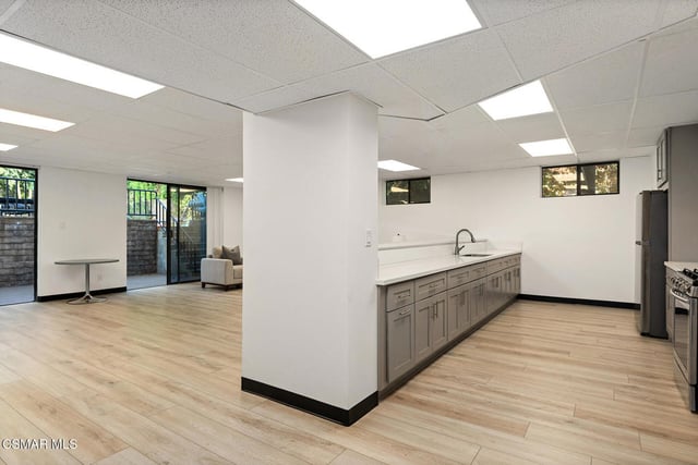 13331 Moorpark Street 328, Sherman Oaks, CA 91423 — photo 32 of 36