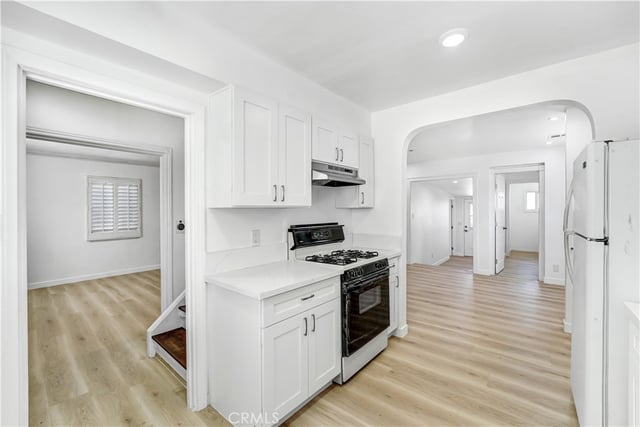 124 S Beachwood, Burbank, CA 91506 — photo 12 of 31