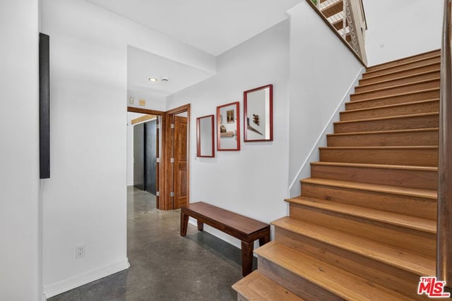 650 Rose Avenue 2, Venice, CA 90291 — photo 2 of 21