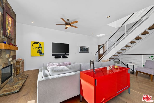 650 Rose Avenue 2, Venice, CA 90291 — photo 4 of 21