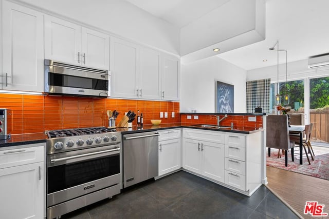 650 Rose Avenue 2, Venice, CA 90291 — photo 9 of 21