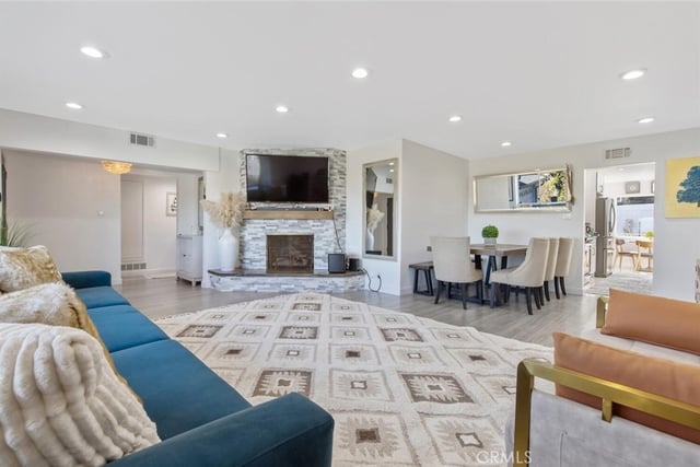 22444 Venido, Woodland Hills, CA 91364 — photo 4 of 23