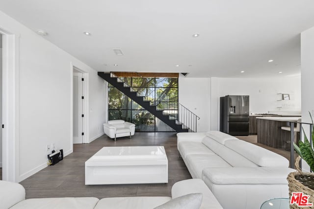 1317 Cabrillo Avenue, Los Angeles, CA 90291 — photo 5 of 44