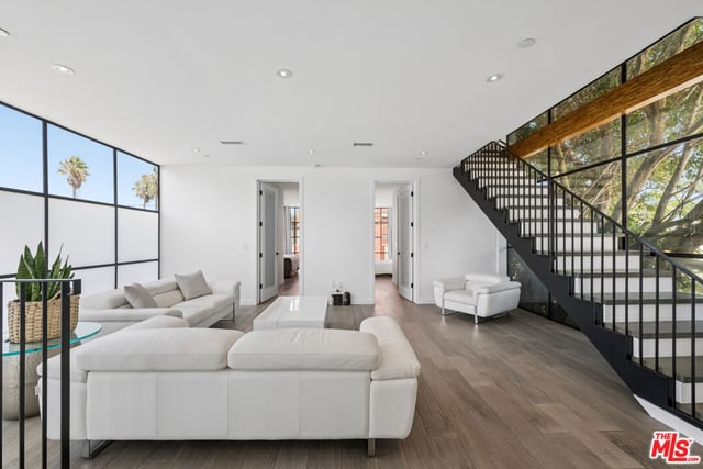 1317 Cabrillo Avenue, Los Angeles, CA 90291 — photo 9 of 44