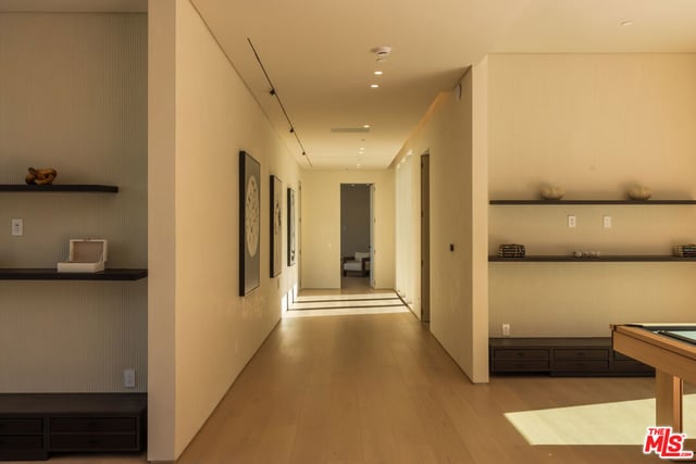 9262 Thrush Way, Los Angeles, CA 90069 — photo 23 of 37