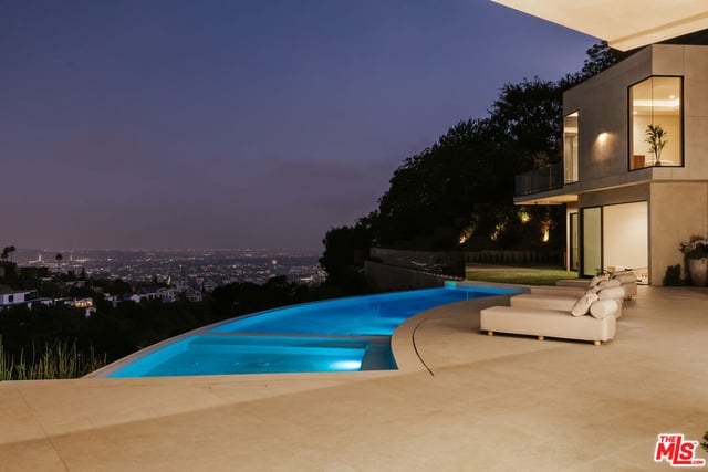 9262 Thrush Way, Los Angeles, CA 90069 — photo 4 of 37