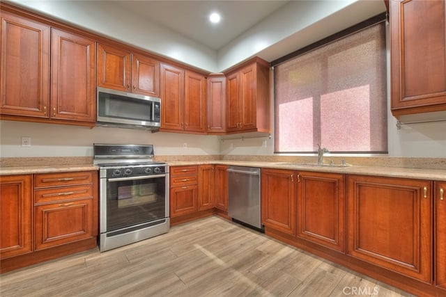 572 E San Jose Avenue 104, Burbank, CA 91501 — photo 14 of 47
