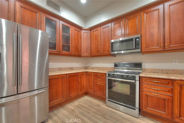 572 E San Jose Avenue 104, Burbank, CA 91501 — photo 17 of 47