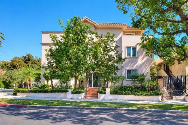 572 E San Jose Avenue 104, Burbank, CA 91501 — photo 2 of 47