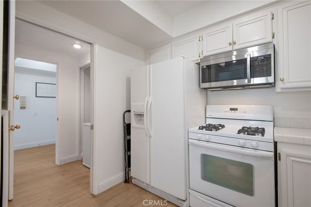 13220 Valleyheart Drive 305, Studio City, CA 91604 — photo 12 of 51