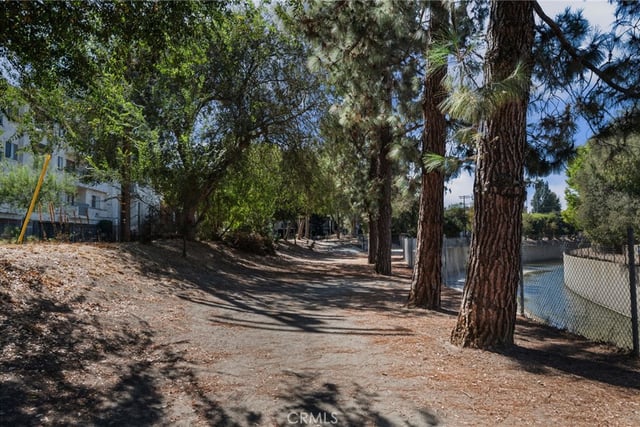 13220 Valleyheart Drive 305, Studio City, CA 91604 — photo 39 of 51