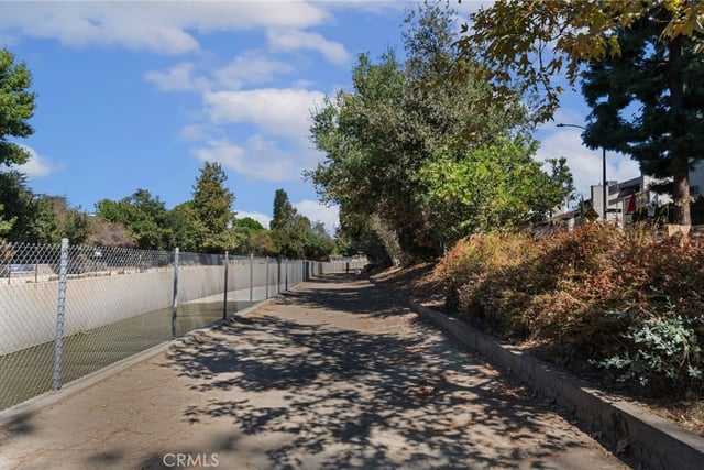 13220 Valleyheart Drive 305, Studio City, CA 91604 — photo 40 of 51