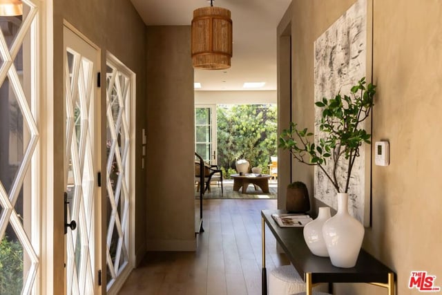 1635 N Genesee Avenue, Los Angeles, CA 90046 — photo 3 of 29