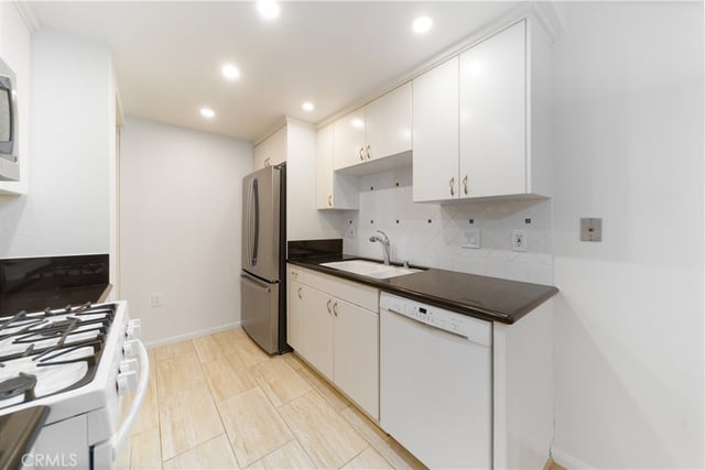 10926 Bluffside Dr. 32, Studio City, CA 91604 — photo 6 of 25