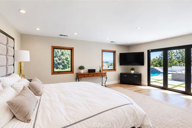 19541 Greenbriar Drive, Tarzana, CA 91356 — photo 27 of 43