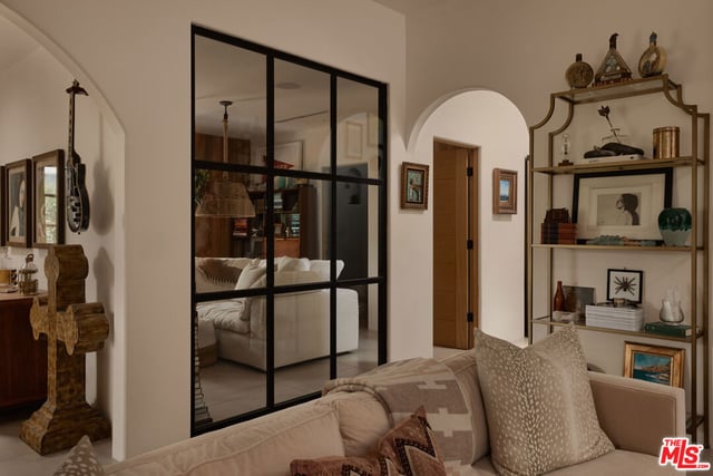918 N La Jolla Avenue, West Hollywood, CA 90046 — photo 7 of 34