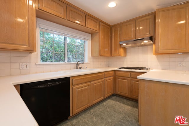 4421 Strohm Avenue, Toluca Lake, CA 91602 — photo 11 of 32