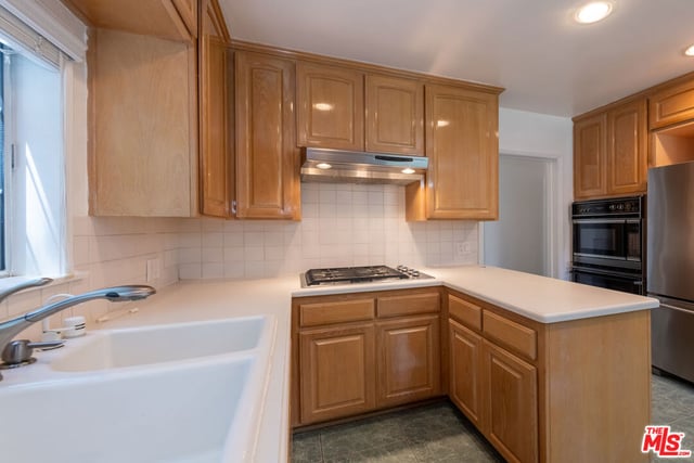 4421 Strohm Avenue, Toluca Lake, CA 91602 — photo 13 of 32