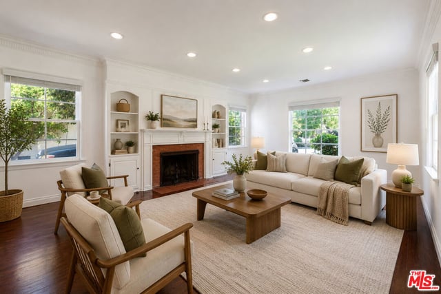 4421 Strohm Avenue, Toluca Lake, CA 91602 — photo 3 of 32