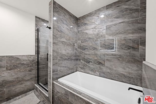 321 N Oakhurst Drive 601, Beverly Hills, CA 90210 — photo 13 of 26