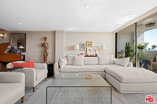 321 N Oakhurst Drive 601, Beverly Hills, CA 90210 — photo 4 of 26