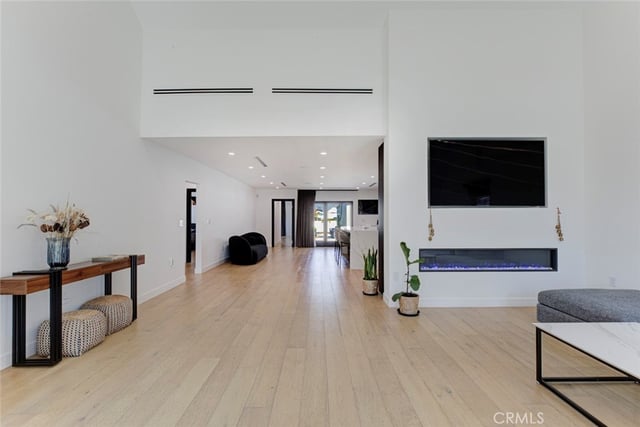 1553 Western, Glendale, CA 91201 — photo 4 of 31