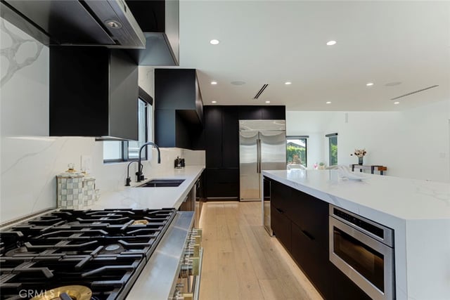 1553 Western, Glendale, CA 91201 — photo 9 of 31