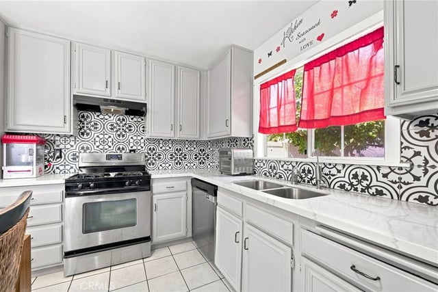 15014 Copper, Los Angeles, CA 91345 — photo 5 of 11