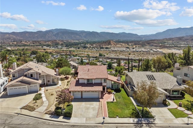 28068 Valcour, Canyon Country, CA 91387 — photo 3 of 44