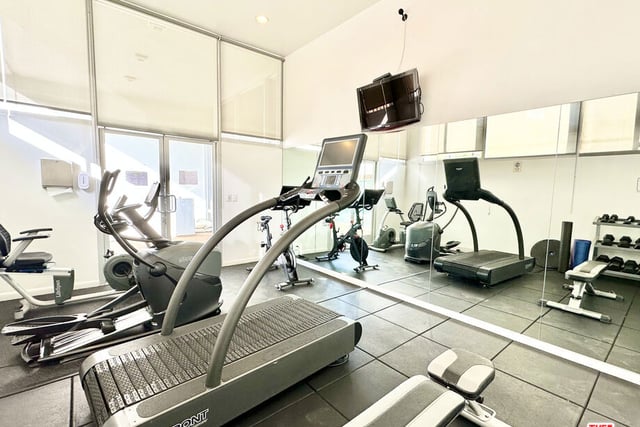 999 N Doheny Drive 711, West Hollywood, CA 90069 — photo 16 of 17