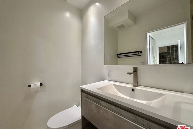 999 N Doheny Drive 711, West Hollywood, CA 90069 — photo 7 of 17