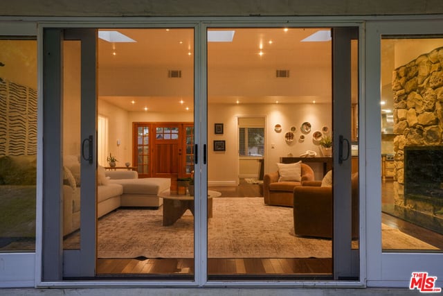 3452 Mandeville Canyon Road, Los Angeles, CA 90049 — photo 33 of 49