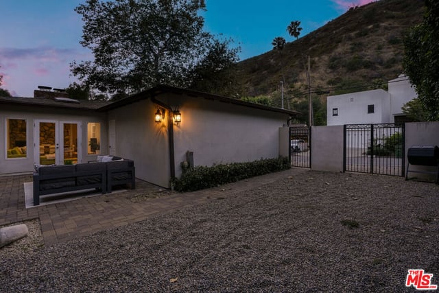 3452 Mandeville Canyon Road, Los Angeles, CA 90049 — photo 38 of 49