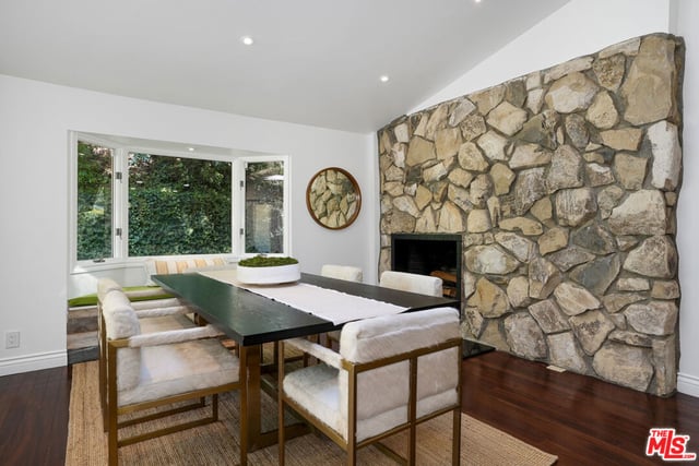 3452 Mandeville Canyon Road, Los Angeles, CA 90049 — photo 8 of 49