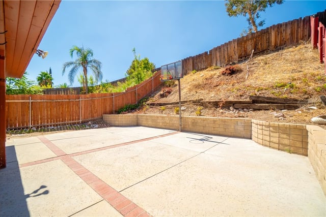 29105 Marilyn Drive, Canyon Country, CA 91387 — photo 41 of 47