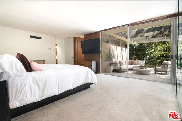 5000 Queen Victoria Road, Woodland Hills, CA 91364 — photo 30 of 58