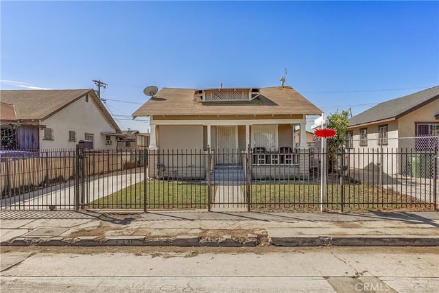 130 W 87th, Los Angeles, CA 90003 — photo 2 of 41