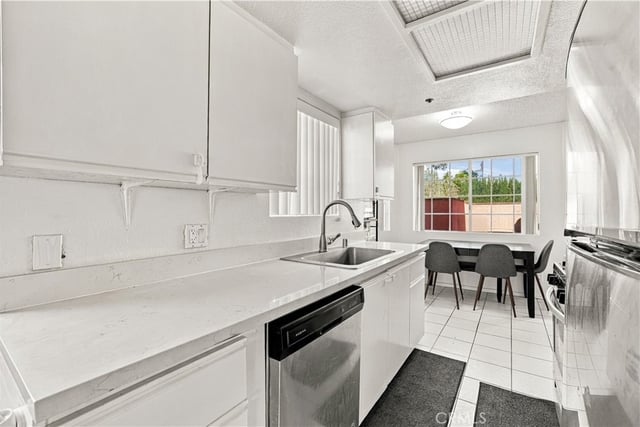 147 W Acacia 160, Glendale, CA 91204 — photo 13 of 34
