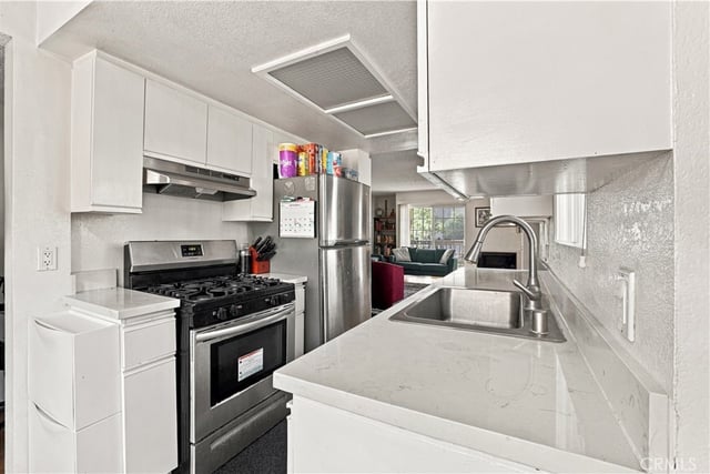 147 W Acacia 160, Glendale, CA 91204 — photo 14 of 34